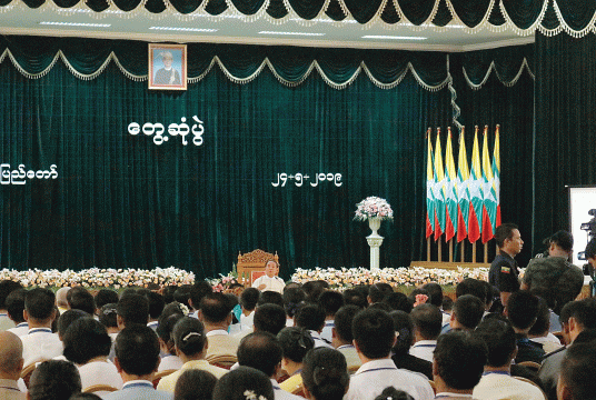 President Win Myint meets departmental officials in Nay Pyi Taw Council Area on May 24. 