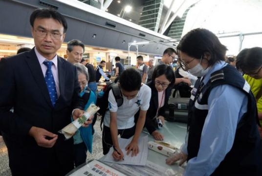 Currently, people entering Taiwan from Myanmar, China, Russia, Mongolia, Hong Kong, Macau, the Philippines, Vietnam, Cambodia, Laos, Thailand, North Korea and South Korea are required to present their hand luggage for inspection at Customs. (NOWnews)