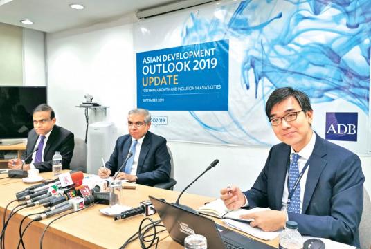 Manmohan Parkash, centre, country director of ADB, listens to reporters’ queries while releasing its “Asian Development Outlook 2019 Update”, at ADB’s Dhaka office yesterday. Photo: Collected