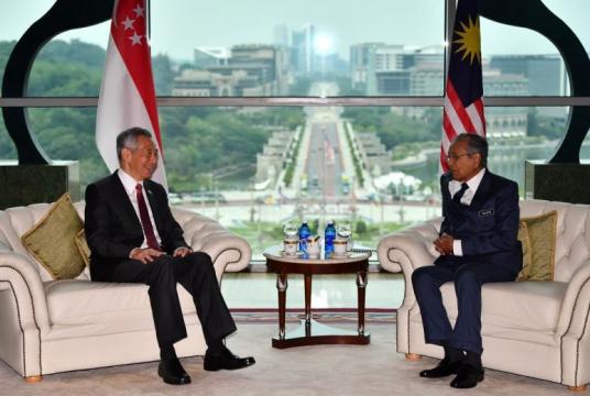 Prime Minister Lee Hsien Loong and his Malaysian counterpart Mahathir Mohamad at the Prime Minister’s Office at the Perdana Putra Building in Putrajaya on April 9, 2019. ST PHOTO: LIM YAOHUI