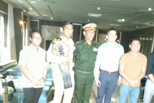 Aung La Nsang, the military official and ONE Championship officials had a photo taken at Royal Rose Hotel on October 27. (Photo-Win Htut)  