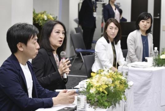 Panelists discuss work-life balance among other topics at a symposium on empowering working women in Chiyoda Ward, Tokyo, on Saturday. 