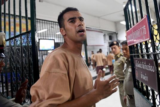 Hakeem al-Araibi, a Bahraini refugee and Australian resident, is escorted to a courtroom in Bangkok yesterday. // AFP PHOTO