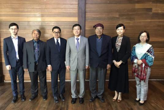Chinese delegation led by Mr Hong Liang and three leader of three Kachin political parties had a group photo taken on December 29. (Photo-Chinese Embassy)