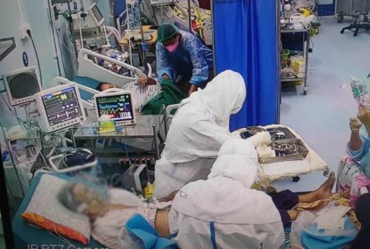 Covid-19 patients at ICU receiving treatment at Waibagi Hospital in Yangon 