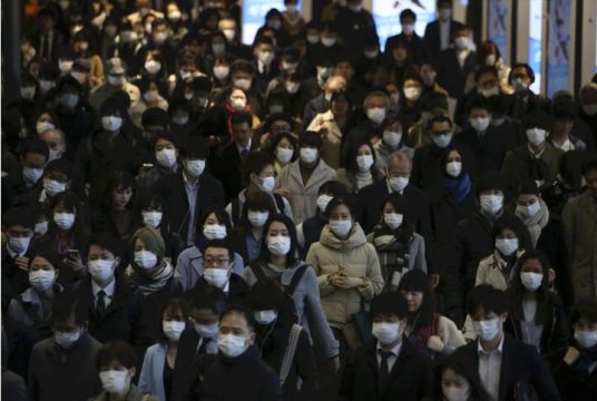 Yomiuri Shimbun file photo  Commuters wearing masks are seen in Shibuya Ward, Tokyo, on March 3.