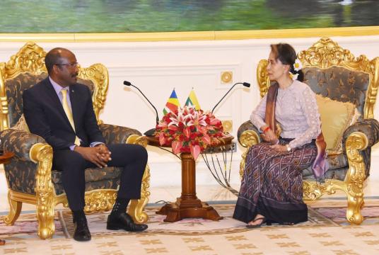 State Counsellor Aung San Suu Kyi and Vincent Meriton, Vice President of Seychelles
