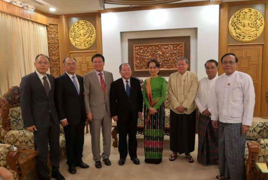State Counsellor Aung San Suu Kyi, Ning Jizhe, Vice Chairman of the National Development and Reform Commission of China and Myanmar and Chinese officials took a group photo (Photo-Chinese Embassy for Myanmar)