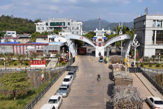 Yan Lon Kyaing gate in Laukkai