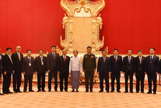 President Win Myint in a documentary photo session with representatives of countries and General Secretary of ASEAN (Photo-President Office).