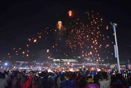 Opening ceremony of Taunggyi Tazaungdine hot air balloon festival (Photo-Sithar)