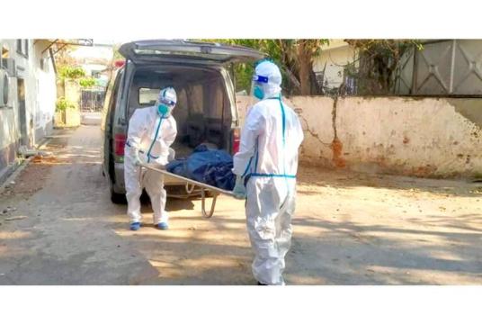 The dead body of a Covid patient being carried in Mandalay. (Photo-Parahita Min Gaung)