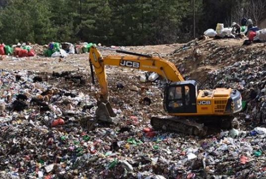 Thimphu’s landfill at Memelakha, which was constructed in the early nineties and has outlived its capacity./Kuensel file photo