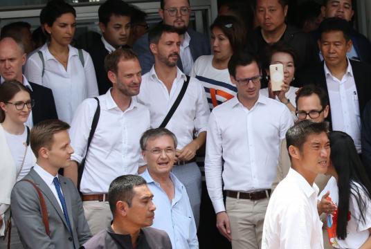 Future Forward Party co-founder and leader Thanathorn Juangroongruangkit (R) stand next to an observer from a foreign embassy after meeting with police at the Pathumwan Police Station in Bangkok, 06 April 2019. // EPA-EFE PHOTO
