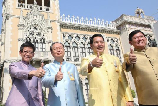 Four ministers of Prime Minister Prayut Chan-o-cha’s government yesterday pose at Government House./The Nation