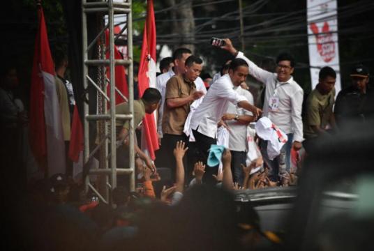 Incumbent presidential candidate Joko Widodo and running mate Ma'ruf Amin join the carnival parade in Tangerang Banten on April 7, 2019.ST PHOTO: ARIFFIN JAMAR
