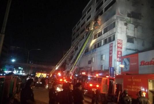 Fire breaks out at a building in Dhaka's Mirpur area on Sunday, April 14, 2019. Photo: Shaheen Mollah
