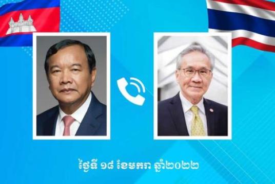 Foreign minister Prak Sokhonn (left) and his Thai counterpart Don Pramudwinai meet over the phone on Wednesday. FOREIGN MINISTRY