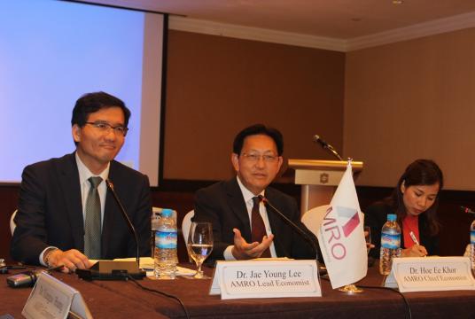 From left, Jae Young Lee, Hoe Ee Khor, and Huong Lan Vu at AMRO’s first-ever press conference in Yangon (Photo- Khine Kyaw, Myanmar Eleven)