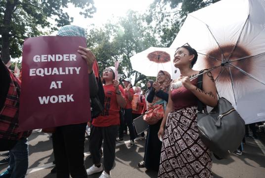 Women demand gender equality at work during a protest in front of the Presidential Palace on Dec. 22. (JP/Donny Fernando)