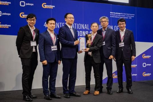Hong Kong's Chief Highway Engineer (Research and Development) Terrie Hung (3rd right) receives 2 awards at the 47th International Exhibition of Inventions of Geneva in Switzerland for an intelligent robotic system. (PHOTO / HKSAR GOVERNMENT)