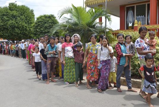 The displaced persons go to take shelter at Thiri Minglar Mansu Kaungtaike in Lashio. (Photo-Tun Nay Hlaing)