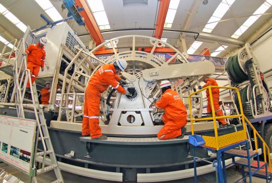 Workers in Yantai, Shandong province is making the coil unit on Feb 11, 2019. [Photo/VCG] 