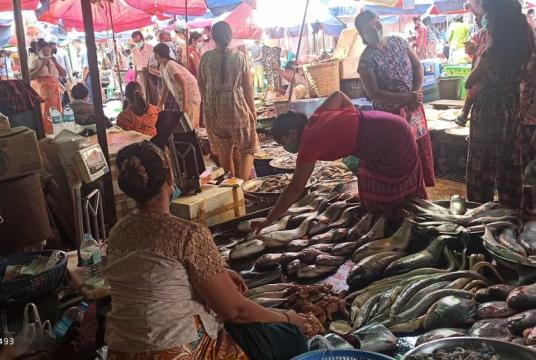 Photo shows a busy market in Mawlamyine