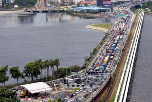 Heavy traffic on the Causeway in a photo taken in 2017. Traffic conditions are likely to build up over the Chinese New Year period.PHOTO: BH FILE