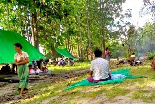 Some Kani residents seen in the jungle after fleeing their villages (Photo-Pyae Aung Naing) 