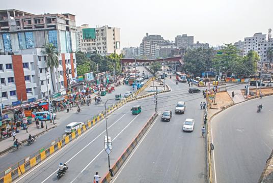 Traffic is thin at the capital’s Mohakhali intersection as a large number of people have already left the capital ahead of the 10-day general holiday beginning tomorrow. Photo: Sk Enamul Haq, Rashed Shumon, Palash Khan