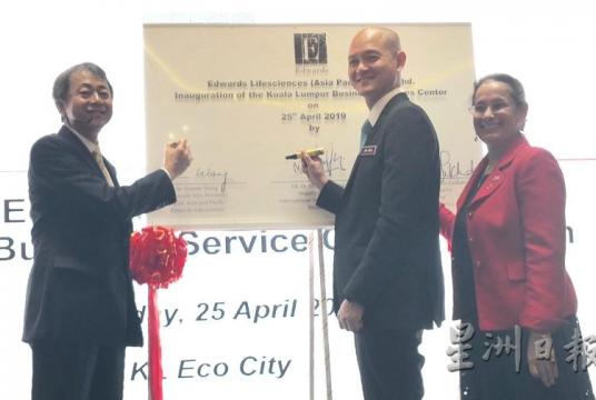 From left: Dr Huimin Wang, Dr Ong Kian Ming and United States Ambassador to Malaysia, Kamala Shirin Lakhdhir launch the of Edwards Lifesciences Regional Business Service Centre in Kuala Lumpur on April 25, 2019