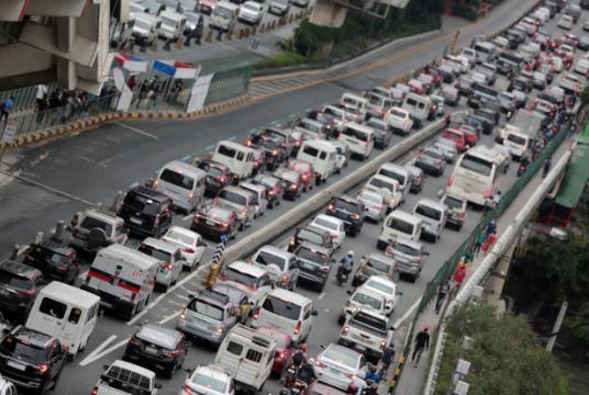 RUSH TO GO HOME Motorists pack the northbound side of Edsa in Guadalupe, Makati City, on Monday, as Metro Manila prepares for modified enhanced community quarantine effective Tuesday. (Photo by GRIG C. MONTEGRANDE / Philippine Daily Inquirer)  Read more: https://newsinfo.inquirer.net/1316319/metro-4-other-areas-back-on-lockdown#ixzz6U7MhADnt Follow us: @inquirerdotnet on Twitter | inquirerdotnet on Facebook