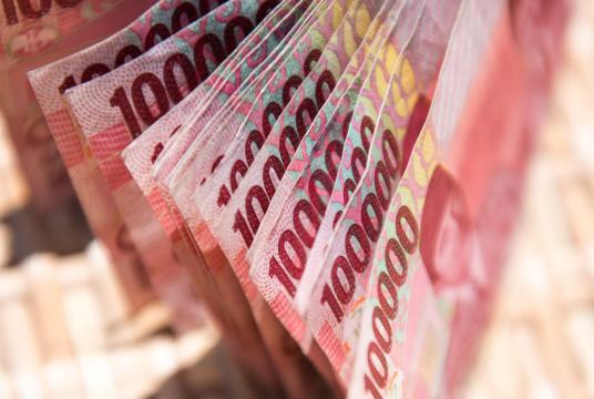 The rupiah continued to gain ground against the US dollar on Tuesday following news reports that President Joko “Jokowi” Widodo has picked a number of professional figures for the new Cabinet in his second term of office. (Shutterstock.com/Maciej Matlak)