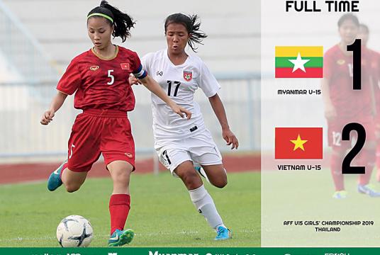 Myanmar player (red) tries to drible a ball in the match against Viet Nam. (MFF)