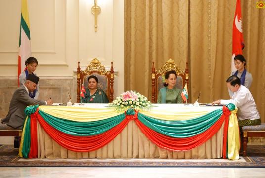 Officials from two countries sign MoU in the presence of State Counsellor Aung San Suu Kyi and Nepalese President Bidya Devi Bhandari.(Photo-State Counsellor Office)