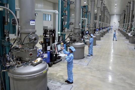 Solar batteries are manufactured at Hong Kong-invested  JA Solar Vietnam Co in Quang Châu Industrial Park in the northern province of Bắc Giang. — VNA/VNS Photo Danh Lam