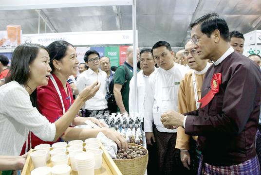 Vice-President Henry Van Thio visits booths at UMFCCI Centennial International Expo 2019. (Photo-UMFCCI)
