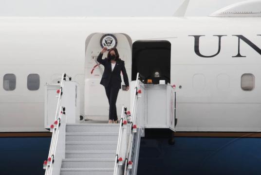 US Vice-President Kamala Harris stepping out of Air Force Two at Paya Lebar Air Base on Aug 22, 2021.PHOTO: LIANHE ZAOBAO