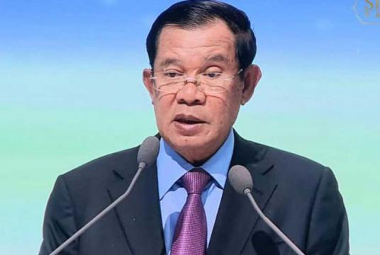 Prime Minister Hun Sen intends to fly to the Chinese city of Wuhan today to visit Cambodian students stranded there. Hun Sen's Facebook page