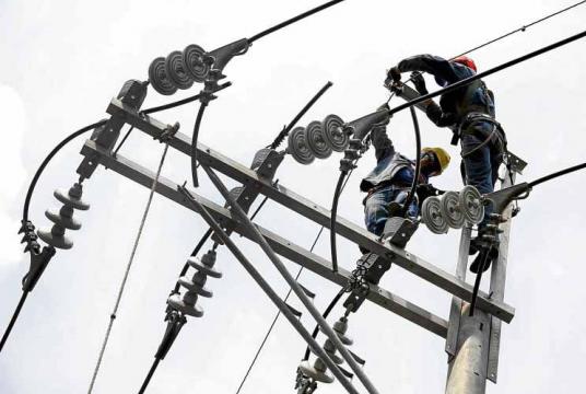 With artificial shortages allegedly being forced on the Luzon grid to jack up rates, it is likely electricity will be insufficient on election day in May. —LYN RILLON