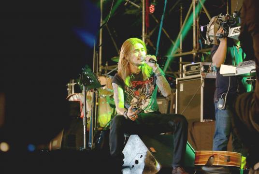 Vocalist R Zarni performs at a show 