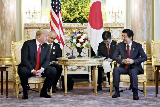 Prime Minister Shinzo Abe and U.S. President Donald Trump are seen ahead of their summit meeting at the State Guest House in Tokyo’s Akasaka area on Monday./The Japan News