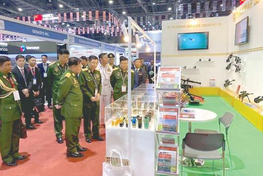 Senior General Min Aung Hlaing views weapons and related items at Defense and Security 2019 in Thailand.