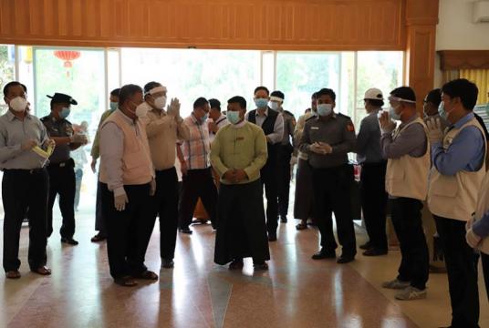 Shan State Chief Minister Dr Aung Lin Htut and its counterpart arrived in Chinese Communal Temple in Tachileik