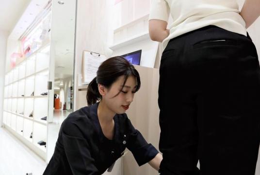 A customer has her feet scanned with a 3D machine at the Isetan Shinjuku department store in Shinjuku Ward, Tokyo.