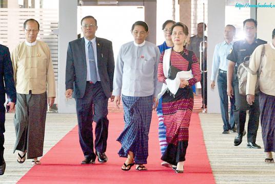 State Counsellor Daw Aung San Suu Kyi arrives together with high ranking officials at Nay Pyi Taw Airport to leave for Czech.