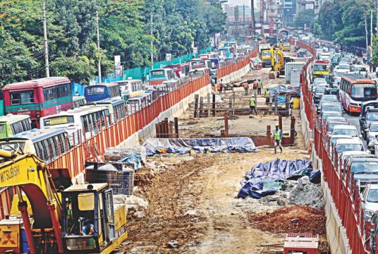 Vehicles are stuck in long tailbacks as the metro rail construction work has narrowed down the capital’s Kazi Nazrul Islam Avenue. Experts say a lack of proper measures from the authorities has worsened the traffic situation in some places of the city. The photo was taken at Banglamotor around 10:00am yesterday. Photo: Prabir Das