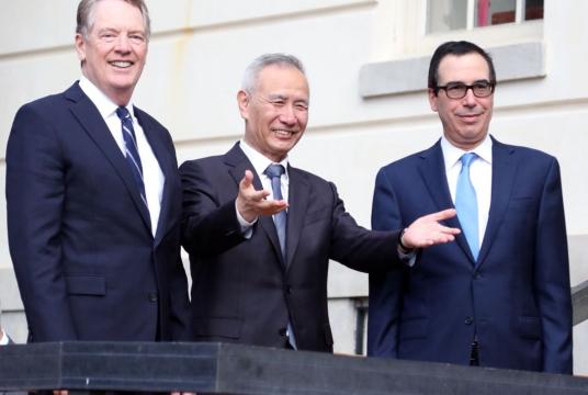 Chinese Vice-Premier Liu He (center) arrives at the headquarters of the Office of the United States Trade Representative, and is welcomed by USTR Robert Lighthizer (left) and Secretary of the Treasury Steven Mnuchin, on Thursday morning. The 13th round of high-level trade negotiations between China and the United States will continue until Friday. [Photo by Zhao Huanxin / China Daily]