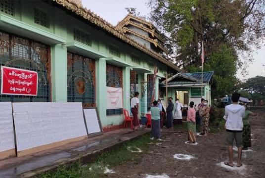  Voters line up to cast their ballots in Sittway of Rakhine State on Election Day. 